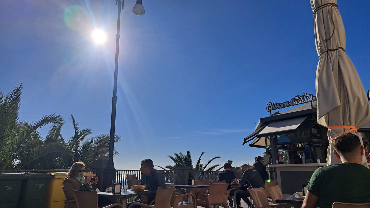 Bar w Aci Castello  Bar Chiosco Castello w centrum Aci Castello